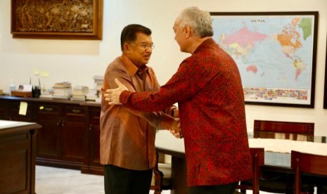 Wapres M Jusuf Kalla menerima Kunjungan Pamitan Kedubes Selandia Baru untuk Indonesia Trevor Donald Matheson di Kantor Wakil Presiden Jalan Medan Merdeka Utara Jakarta Pusat, Rabu (23/01).