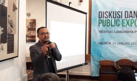 Direktur Utama Dompet Dhuafa Filantropi, drg. Imam Rullyawan saat diskusi publik bertema Menyoal Lambatnya Pemulihan Lombok di Bakoel Koffie, Kamis (24/1). 