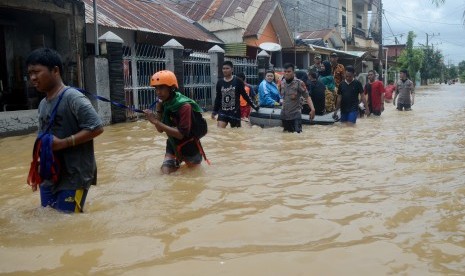 Flood inundates Bumi Bung Permai Housing complex, Makassar, South Sulawesi, Thursday (Jan 24).