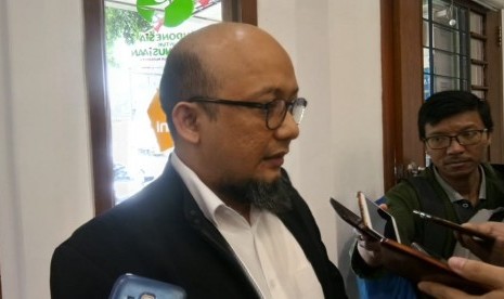 Penyidik KPK, Novel Baswedan saat memberikan keterangan kepada wartawan di Cikini, Jakarta Pusat (26/1). 