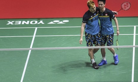 Ganda putra Indonesia Marcus Fernaldi Gideon (kiri) dan Kevin Sanjaya Sukomuljo.