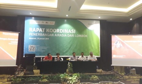 Dinas Pariwisata NTB menggelar rapat koordinasi bersama AirAsia Indonesia dan pelaku wisata terkait rencana pembukaan sejumlah rute baru di Hotel Astoria, Mataram, NTB, Selasa (29/1).