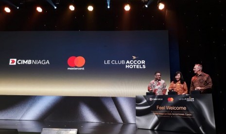 PT Bank CIMB Niaga Tbk. bekerja sama dengan AccorHotels dan Mastercard meluncurkan kartu kredit co-brand hotel pertama di Indonesia, CIMB Niaga Le Club AccorHotels Card di Hotel Raffles, Jakarta Selatan, Kamis (31/1). 