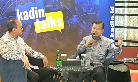 Wakil Presiden Jusuf Kalla saat menjadi narasumber di Kadin Talk, Menara Kadin Indonesia, Jalan Rasuna Said Kuningan, Jakarta, Kamis (31/1).