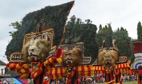 Penari reog menghibur penonton saat Gebyar Budaya Parade Reog Ponorogo di Lapangan Nambangan Kidul, Kota Madiun, Jawa Timur (ilustrasi)