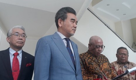 Wakil Presiden RI Jusuf Kalla menerima kunjungan Rektor Universitas Hiroshima Jepang Mitsuo Ochi, di Kantor Wakil Presiden, Jalan Medan Merdeka Utara, Jakarta, Rabu (6/2).