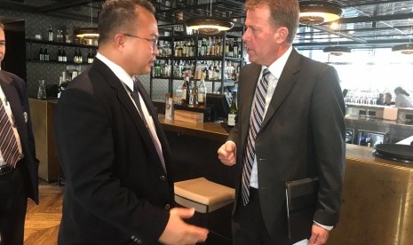 Rektor IPB Arif Satria berbincang dengan Federal Minister for Education, Govt of Australia Hon. Daniel Thomas Tehan di Melbourne terkait Penguatan kerja sama Pendidikan dan Riset IPB dengan Monash University, Deakin University, dan University of Adelaide.