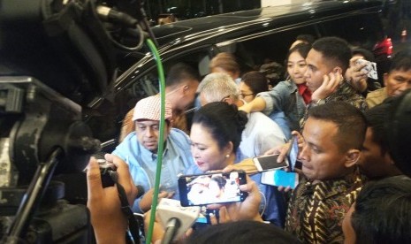 Titiek Soeharto menjelang debat capres kedua. Hôtel Sultan Jakarta, Ahad (17/2). 