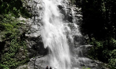 Ilustrasi Air Terjun.