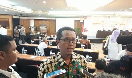 Ketua KPU DIY, Hamdan Kurniawan, saat menghadiri rapat pleno  rekapitulasi Daftar Pemilih Tambahan (DPTb) DIY pada pemilu 2019 di Santika  Hotel Yogyakarta, Senin (18/2).