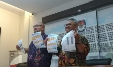 Ketua KPU, Arief Budiman dan Komisioner KPU Ilham Saputra mengumumkan tambahan 32 nama caleg koruptor pada Selasa (19/2). Hingga saat ini, total ada 72 caleg koruptor yang masuk ke DCT Pemilu 2019.