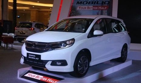 Honda All New Mobilio: All New Mobilio diluncurkan dengan perubahan tampilan eksterior dan interior oleh PT Honda Prospect Motor (HPM) di Mall Kota Kasablanka, Jakarta Selatan, Kamis (21/2). 