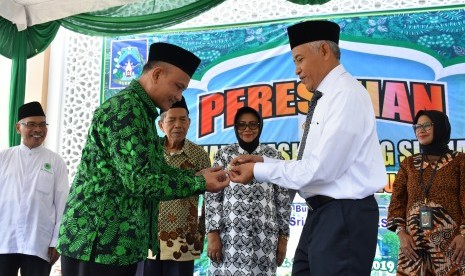 Masjid Agung Sleman: Peresmian bangunan menara Masjid Agung Kabupaten Sleman, Jumat  (22/2). 