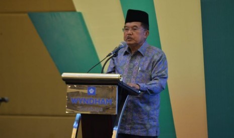 Wapres Jusuf Kalla Silaturahmi Gawagis Nusantara: Wakil Presiden RI Jusuf Kalla saat memberi sambutan di hadapan kiai muda dari berbagai daerah di Indonesia yang mengikuti Forum Silaturahmi Gawagis Nusantara di Hotel Wyndham Surabaya, Sabtu (23/2).