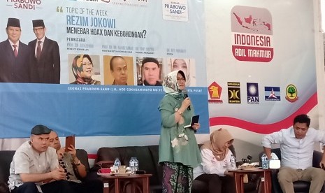 Diskusi BPN Prabowo-Sandi: Peneliti senior Pusat Penelitian Politik LIPI, Siti Zuhro  dalam sebuah diskusi di Sekretariat Nasional Prabowo-Sandi, Menteng,  Jakarta Pusat, Selasa (26/6).