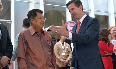 Wakil Presiden RI Jusuf Kalla saat menghadiri acara Indonesia-Australia Comprehensive Economic Agreement (IA-CEPA) dan Business Forum di Hotel JS Luwansa, Jalan HR Rasuna Said, Jakarta Selatan, Selasa (4/3).