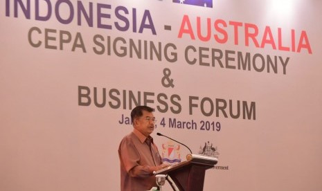 Wakil Presiden RI Jusuf Kalla saat menghadiri acara Indonesia-Australia Comprehensive Economic Agreement (IA-CEPA) dan Business Forum di Hotel JS Luwansa, Jalan HR Rasuna Said, Jakarta Selatan, Selasa (4/3).