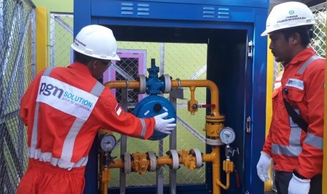 Station Jaringan Gas Bumi: Petugas memeriksa Regulating Station jaringan gas bumi untuk rumah tangga (Jargas) di Kelurahan Mayangan, Kecamatan Mayangan, Kota Probolinggo, Selasa (5/3). 