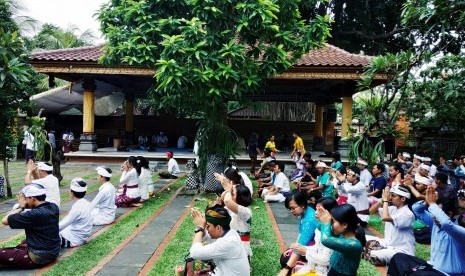 Perayaan Nyepi. Pasar sarana ritual Buleleng tetap ramai jelang Nyepi. Ilustrasi.