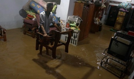 Banjir di Trenggalek, ilustrasi  Bencana banjir dan longsor dampak cuaca ekstrem melanda sejumlah wilayah di Kabupaten Trenggalek, Jawa Timur, Senin (3/10/2022).