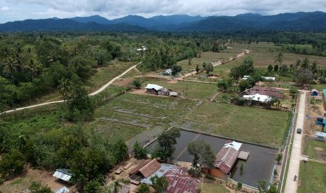 Foto udara daerah terpencil Kecamatan Pinogu, Kabupaten Bone Bolango, Gorontalo. Pinogu terendam banjir akibat meluapnya Sungai Bone.