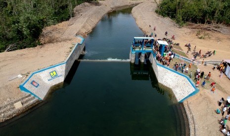 Foto udara bendungan irigasi di Kecamatan Pinogu, Kabupaten Bone Bolango, Gorontalo, Sabtu (9/3/2019).