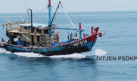 Dua Kapal Perikanan Asing (KIA) ilegal berbendera Malaysia ditangkap di Selat Malaka oleh petugas Kementerian Kelautan dan Perikanan (KKP) beberapa waktu lalu.