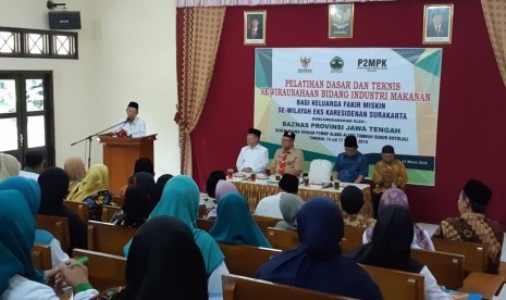 Badan Amil Zakat Nasional (Baznas) Provinsi Jawa Tengah menggelar pelatihan dasar dan teknis kewirausahaan bidang industri makanan bagi keluarga fakir miskin se-wilayah eks Karesidenan Surakarta di Taman Budaya Jawa Tengah (TBJT), Jl Ir Sutami, Solo, Kamis-Ahad (14-17/3). 