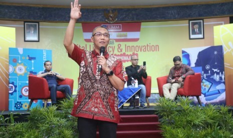 Mahasiswa Universitas Muhammadiyah Malang (UMM) belum lama ini memperoleh  pemahaman literasi digital di Theater Dome UMM. Pengetahuan ini langsung  diberikan oleh President Director dan CEO IndosatM2, Hari Sukmono dalam  kegiatan kuliah tamu. 