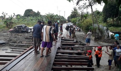 Pembangunan jembatan darurat di Jayapura, Papua  (ilustrasi)