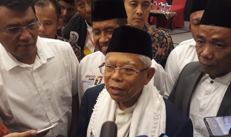 Calon Wakil Presiden (Cawapres) nomor urut 01, KH. Ma'ruf  Amin saat menghadiri acara Silaturrahmi bersama Jaringan Kiai-Santri  Nasional (JKSN) dan Aliansi Masyarakat Kalimantan Timur di Balikpapan,  Kalimatan Timur, Kamis (21/3) pagi. 