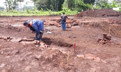 Jejak Kehadiran Islam di Kerajaan Majapahit (2). Foto: Kegiatan ekskavasi situs pramajapahit di Dusun Sekaran, Sekarpuro, Pakis, Kabupaten Malang berakhir pada Kamis (21/3).(Republika/Wilda Fizriyani)