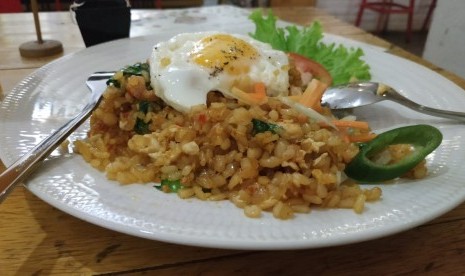 Nasi goreng konnyaku di Mars Kitchen, Jl. RS Fatmawati, Jakarta Selatan, Senin (18/3).