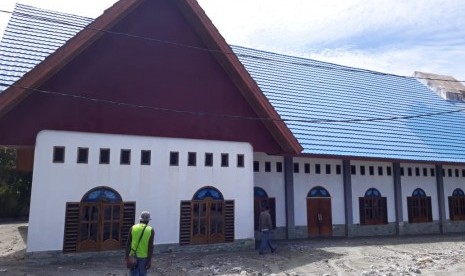 Gereja di Kampung Taruna, Hinekombe, Distrik Sentani, Kabupaten Jayapura, Papua. Perayaan Paskah di Jayapura terganggu akibat pasokan listrik terhenti.