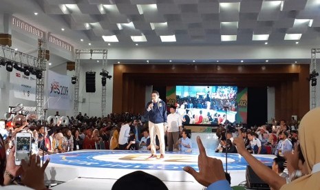 Calon wakil presiden nomor urut 02 Sandiaga Salahudin Uno memberikan keynote speech di acara festival kewirausahaan bertajuk Sragen Young Entrepreneur Summit (YES) 2019 di Gedung Sasana Manggala Sukowati, Kabupaten Sragen, Jawa Tengah, Ahad (24/3).