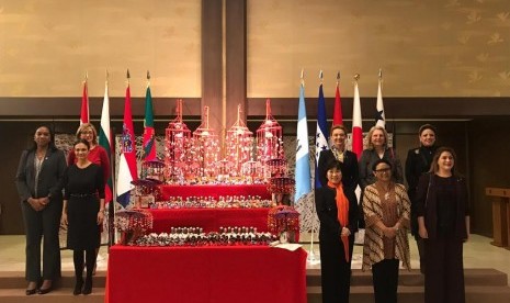 Menteri Luar Negeri (Menlu) Indonesia Retno LP Marsudi melakukan pertemuan World Assembly Women dengan Wakil Menlu Panama serta delapan Menlu perempuan dunia di Tokyo, Sabtu (23/3).