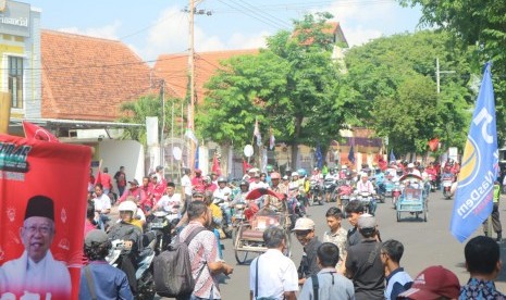 Suasana jelang kampanye terbuka calon presiden nomor urut 01  di Taman Blambangan, Banyuwangi, Jawa Timur, Senin (25/3).