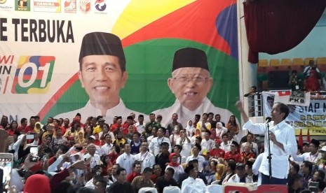 Kampanye terbuka jokowi di gedung Dom Sport Center, Balikpapan, kamis (28/3)