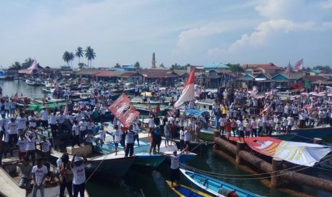 Kunjungan capres jokowi ke kampung nelayan di manggar baru, balikpapan, kalimantan barat