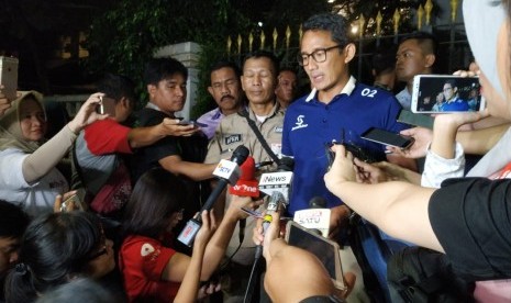 Calon wakil presiden (cawapres) Sandiaga Salahuddin Uno menggelar nonton bareng debat pilpres 2019 di Rumah Siap Kerja, Jalan Wijaya I, Kebayoran Baru, Jakarta, Sabtu (30/3).