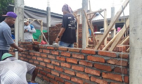 Kondisi rumah tahan gempa yang sudah jadi dan sedang dalam pembangunan (ilustrasi)