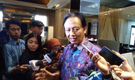 Staf ahli Kominfo bidang hukum Henri Subiakto usai menghadiri sebuah diskusi di d