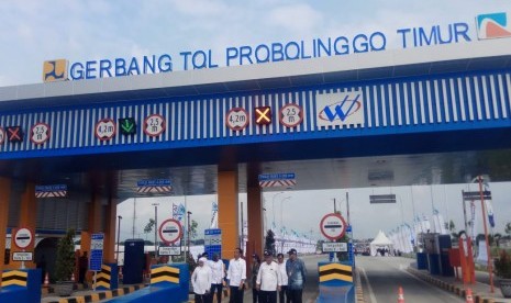 Presiden Jokowi resmikan operasional tol Pasuruan-Probolinggo, Rabu (10/4).