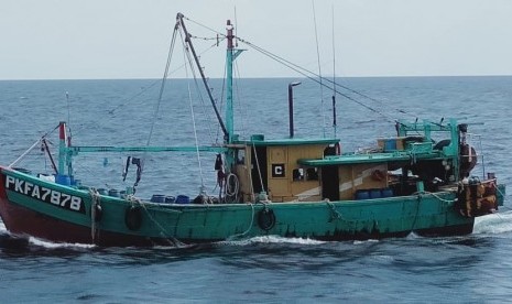 Sebanyak enam kapal perikanan asing melakukan penangkapan ikan secara ilegal di wilayah perairan Indonesia.  Empat kapal berbendera Vietnam ditangkap di Zona Ekonomi Eksklusif Indonesia (ZEEI) Laut Natuna Utara serta dua kapal Malaysia ditangkap di ZEEI Selat Malaka pada Selasa (9/4). 