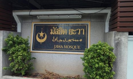 Masjid Jawa di Bangkok, Thailand yang dibangun pada masa penjajahan dan Masjid Indonesia di Bangkok yang dibangun sesudah Indonesia Merdeka atas Wakaf seorang Ibu dari Indonesia. 