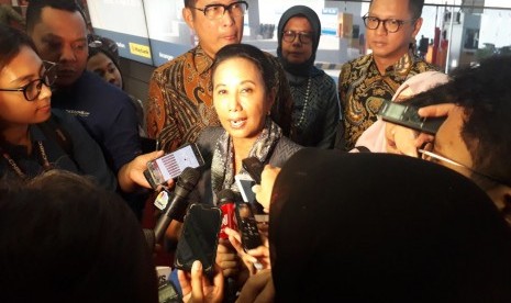 Menteri Badan Usaha Milik Negara (BUMN) Rini Soemarno menghadiri peluncuran Kontak Investasi Kolektif Dana Investasi Infrastruktur atau KIK Dinfra yang dilakukan PT Jasa Marga (Persero) Tbk bekerja sama dengan PT Mandiri Manajemen Investasi di Bursa Efek Indonesia, Jakarta, Senin (15/4). 