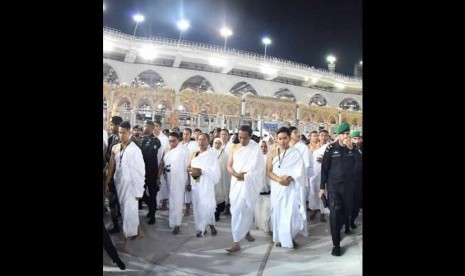 Presiden Joko Widodo (Jokowi) dan Ibu Negara Iriana menunaikan ibadah umrah di Makkah, Arab Saudi, Senin (15/4) pagi. 