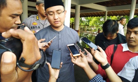 Wakil Gubernur Banten Andika Hazrumy dalam Peringatan Isra Mi'raj bersama  Perkumpulan Urang Banten (PUB), di Masjid At-Tsauroh, Kota Serang, Jumat  (19/4).