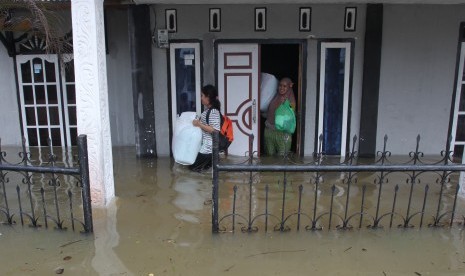 Ilustrasi banjir Bengkulu. Jalan lintas Barat Bengkulu-Padang tidak dapat dilalui 