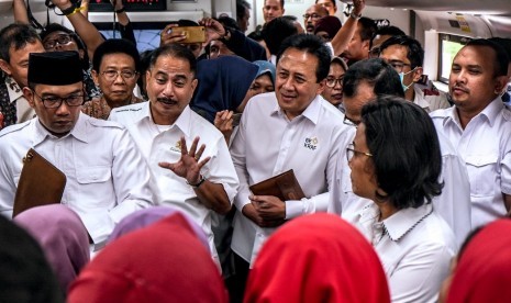 Sejumlah menteri berkunjung ke Garut, Jumat (26/4), untuk meninjau  perkembangan pariwisata di daerah setempat. Turut hadir Menteri Pariwisata  Arief Yahya, Menteri Keuangan Sri Mulyani Menteri Perhubungan Budi Karya  Sumadi, Kepala Bekraf Triawan Munaf dan Gubernur Jawa Barat Ridwan Kamil.